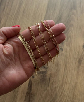 These bracelets bring back memories of the ones my mother used to wear — timeless, elegant, and meaningful. The craftsmanship is exceptional, and I feel confident and beautiful every time I put them on.