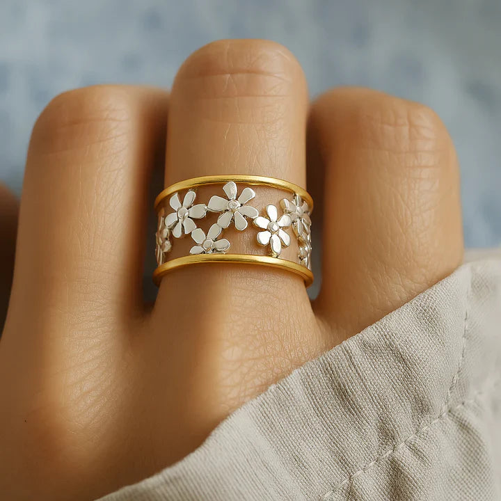 Hollow Daisy Ring