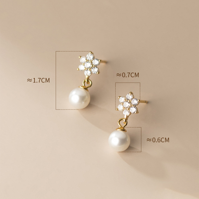 Flower Pearl Stud Earrings