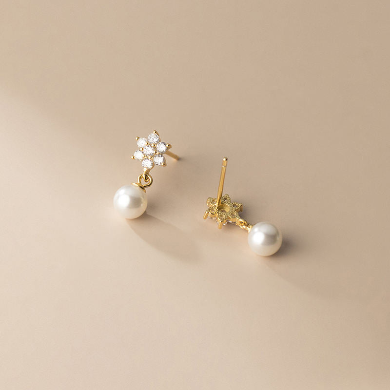 Flower Pearl Stud Earrings